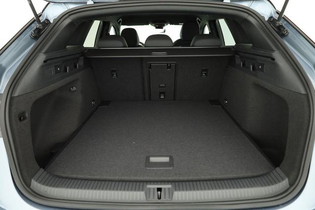 Volkswagen ID.7 Kombi Pro 210 kW Tourer Black Style, HUD, AreaView, Side, Winter, 19-Zoll 