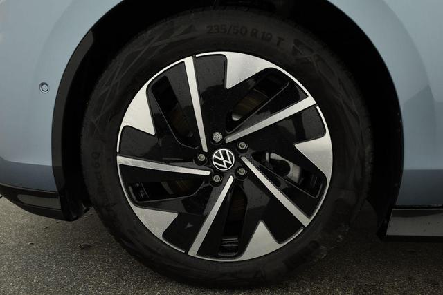Volkswagen ID.7 Kombi Pro 210 kW Tourer Black Style, HUD, AreaView, Side, Winter, 19-Zoll 