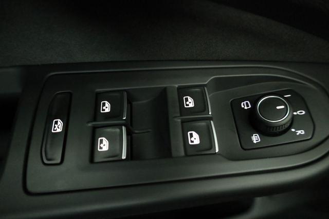 Volkswagen Golf 2.0 TSI 195 kW GTI VIII DSG, Navi, Side, Matrix, Kamera, Winter, 19-Zoll 