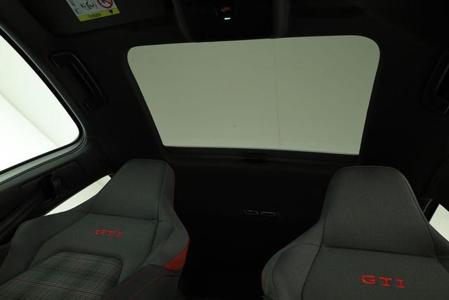 Volkswagen Golf 2.0 TSI 195 kW GTI VIII DSG, Navi, Side, Matrix, Kamera, Winter, 19-Zoll 