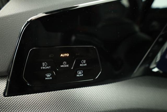 Volkswagen Golf 2.0 TSI 195 kW GTI VIII DSG, Navi, Side, Matrix, Kamera, Winter, 19-Zoll 