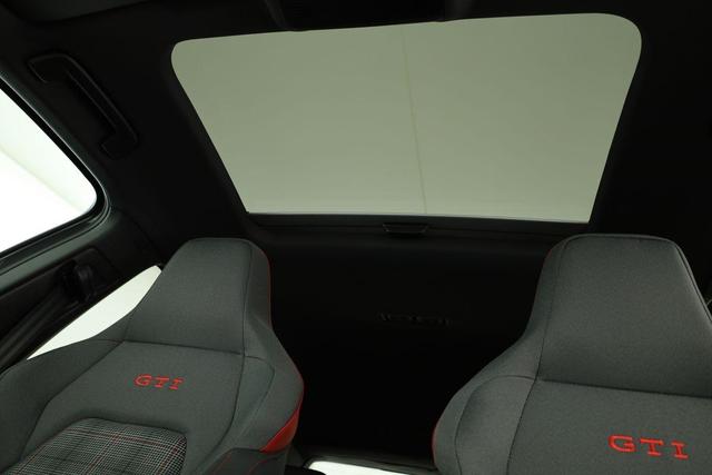 Volkswagen Golf 2.0 TSI 195 kW GTI VIII DSG, Navi, Side, Matrix, Kamera, Winter, 19-Zoll 