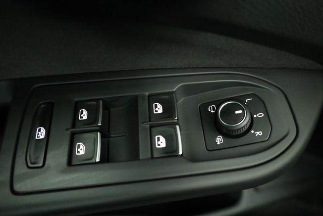 Volkswagen Golf 2.0 TSI 195 kW GTI VIII DSG, Navi, Side, Matrix, Kamera, Winter, 19-Zoll 