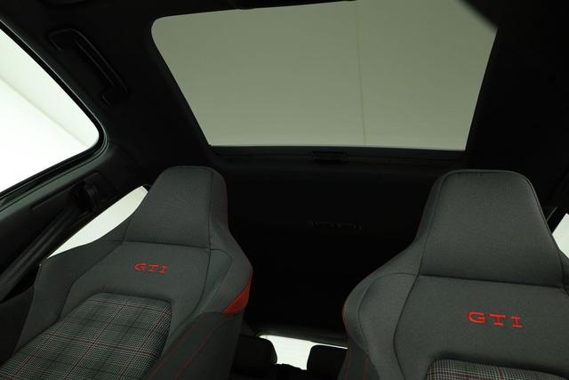 Volkswagen Golf 2.0 TSI 195 kW GTI VIII DSG, Navi, Side, Matrix, Kamera, Winter, 19-Zoll 