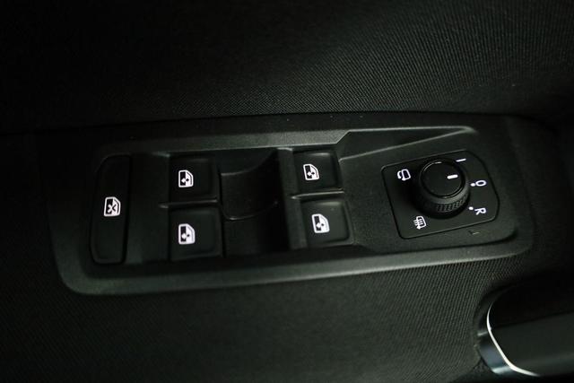 Volkswagen Touran Comfortline BMT/Start-Stopp 1.5 TSI DSG Comfortline, 7-Sitzer, AHK, Navi, Side, Kamera, Winter, 17-Zoll, 3 J.-Garantie 