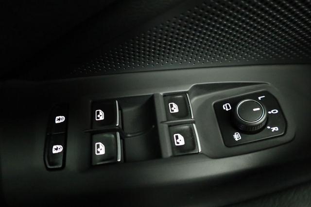 Volkswagen Passat Variant 2.0 TDI 142 kW 4Motion R-Line DSG 4M Black, AHK, IQ.Light, HUD, 19-Zoll, AreaView, Navi, Side 