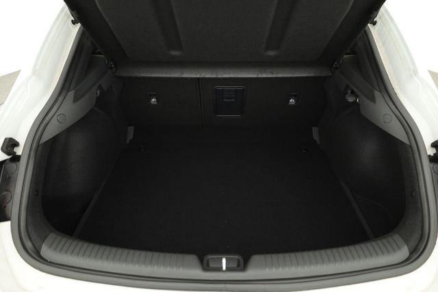 Hyundai i30 N Line 1.5 T-GDI DCT Fastback N-LINE, Navi, 18-Zoll, Kamera, LED, Winter 