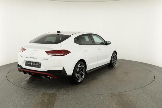 Hyundai i30 N Line 1.5 T-GDI DCT Fastback N-LINE, Navi, 18-Zoll, Kamera, LED, Winter 