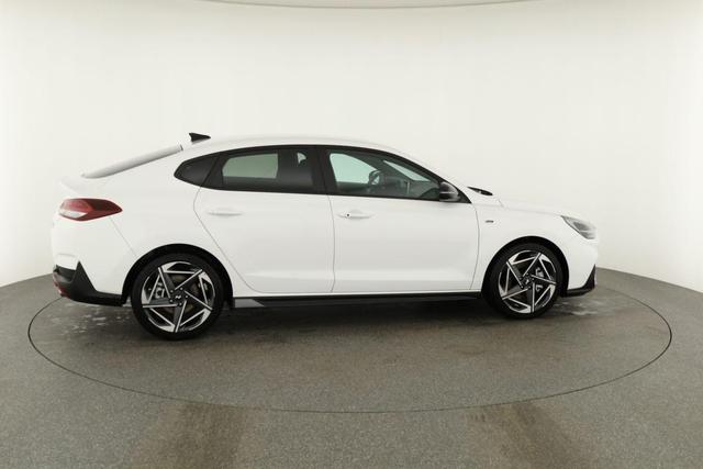 Hyundai i30 N Line 1.5 T-GDI DCT Fastback N-LINE, Navi, 18-Zoll, Kamera, LED, Winter 