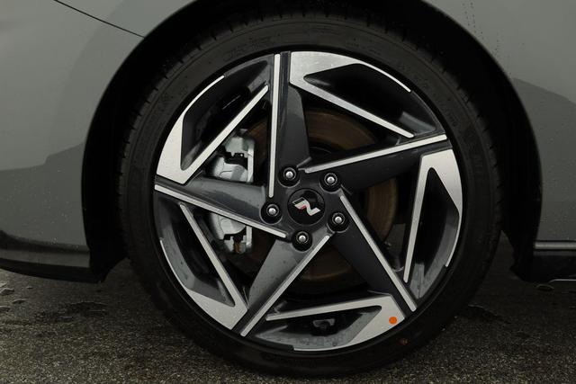 Hyundai i30 N Line 1.5 T-GDI DCT Fastback N-LINE, Navi, 18-Zoll, Kamera, LED, Winter 