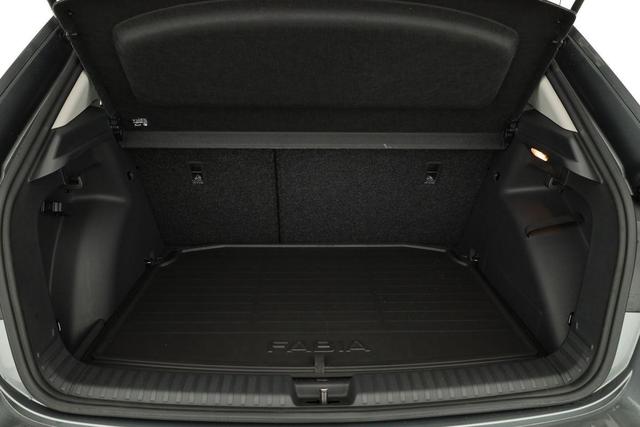 Skoda Fabia Selection 1.0 TSI DSG Selection, 15-Zoll schwarz, Winter, Ladeboden 