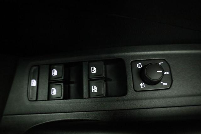 Skoda Fabia Selection 1.0 TSI DSG Selection, 15-Zoll schwarz, Winter, Ladeboden, sofort 