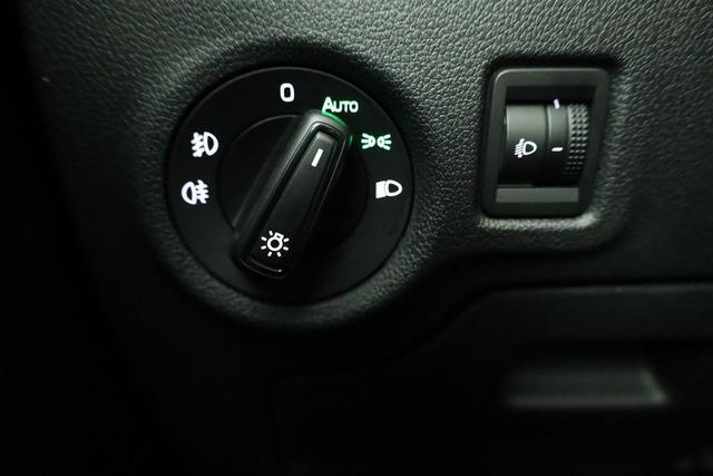 Skoda Fabia Selection 1.0 TSI DSG Selection, 15-Zoll schwarz, Winter, Ladeboden, sofort 