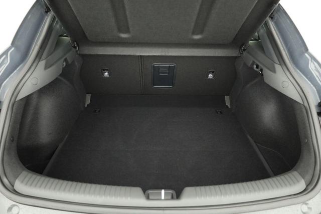 Hyundai i30 N Line 1.5 T-GDI DCT Fastback N-LINE, Navi, 18-Zoll, Kamera, LED, Winter 