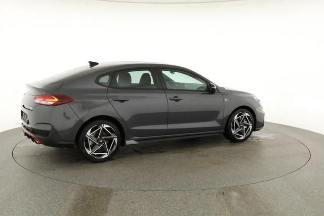 Hyundai i30 N Line 1.5 T-GDI DCT Fastback N-LINE, Navi, 18-Zoll, Kamera, LED, Winter 