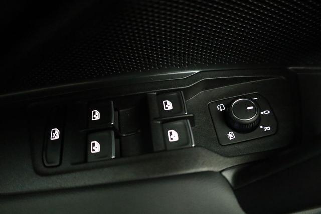 Volkswagen Tiguan 1.5 TSI eHybrid 200 kW R-Line Black, Pano, IQ.Light, 20-Zoll, AHK, AreaView 