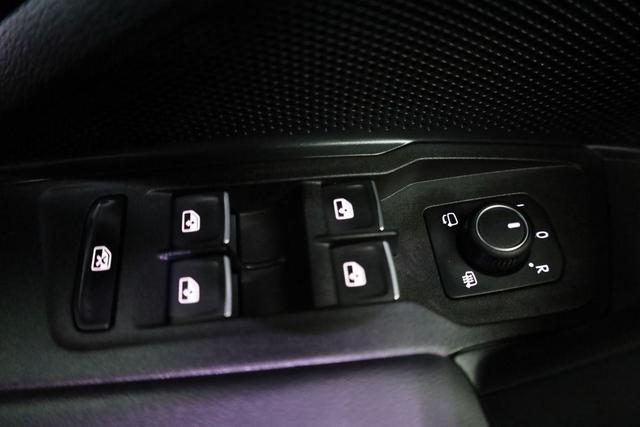 Volkswagen Tiguan 1.5 TSI eHybrid 200 kW R-Line Black, Pano, IQ.Light, 20-Zoll, AHK, AreaView, Leder Varenna 