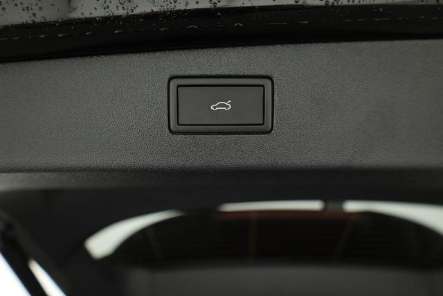 Volkswagen Tiguan 1.5 TSI eHybrid 200 kW R-Line Black, Pano, IQ.Light, 20-Zoll, AHK, AreaView, Leder Varenna 