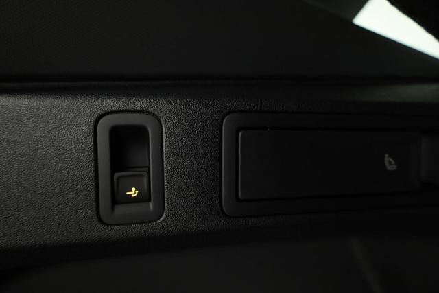 Volkswagen Tiguan 2.0 TDI 142 kW 4Motion R-Line DSG 4M Black, Pano, IQ.Light, AHK, Navi, Side, AreaView, Winter, sofort 