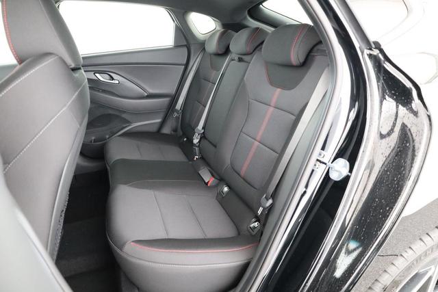 Hyundai i30 N Line 1.5 T-GDI DCT Fastback N-LINE, Navi, 18-Zoll, Kamera, LED, Winter 