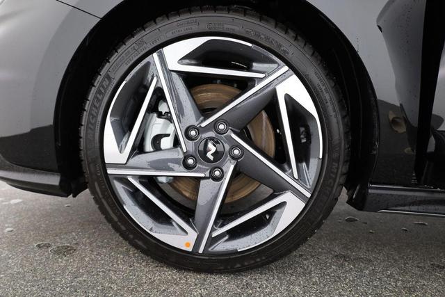 Hyundai i30 N Line 1.5 T-GDI DCT Fastback N-LINE, Navi, 18-Zoll, Kamera, LED, Winter 