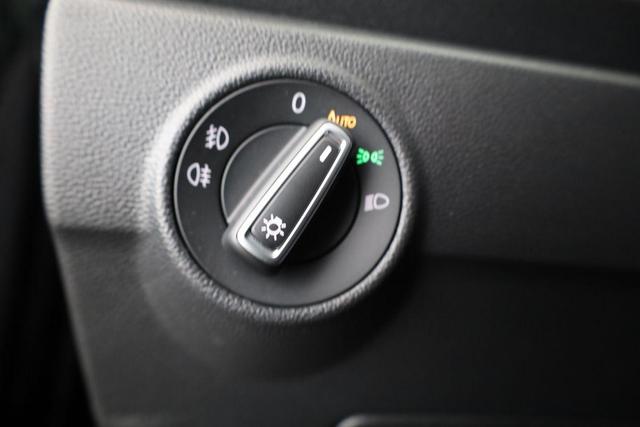 Volkswagen T-Roc United 1.5 TSI DSG, Pano, AHK, Parklenk, Winter, 17-Zoll 