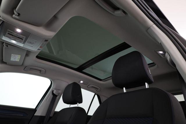 Volkswagen T-Roc United 1.5 TSI DSG, Pano, AHK, Parklenk, Winter, 17-Zoll 