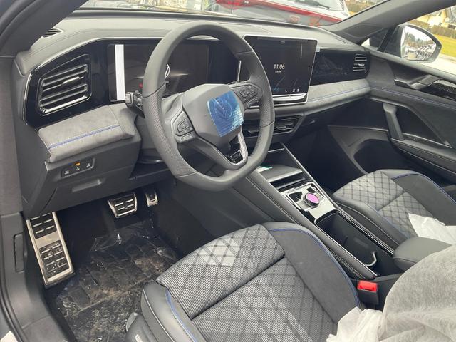 Volkswagen Tiguan - 2.0 TSI 195 kW 4Motion R-Line DSG 4M Black Style, Pano, 20-Zoll, IQ.Light, AHK, Navi, Side, AreaView, Winter, sofort