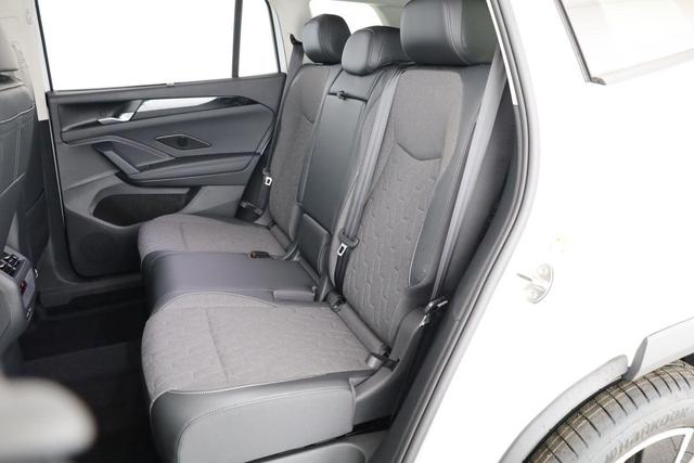 Volkswagen Tayron 1.5 TSI eHybrid 150 kW Life Life, Pano, HuD, AHK, AreaView, Side, Navi, Winter, 5-J. Garantie 