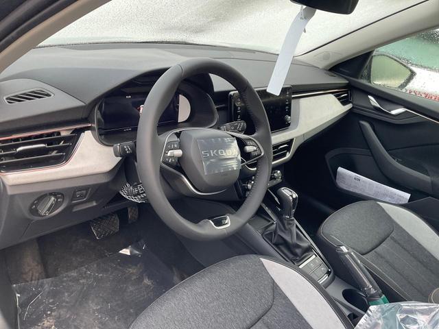 Skoda Kamiq Selection 1.0 TSI DSG 130 Jahre, AHK, LED, Side, ACC, Kamera, el. Klappe, Winter, 17-Zoll 