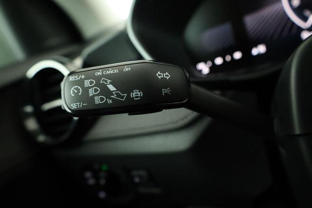 Skoda Fabia Selection 1.0 TSI 130 Jahre, LED, Kamera, Winter, Sunset, 15-Zoll 