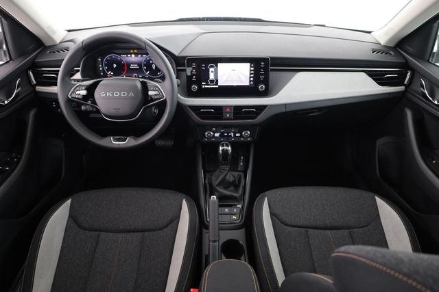 Skoda Kamiq Selection 1.0 TSI DSG 130 Jahre, AHK, LED, Side, ACC, Kamera, el. Klappe, Winter, 17-Zoll 