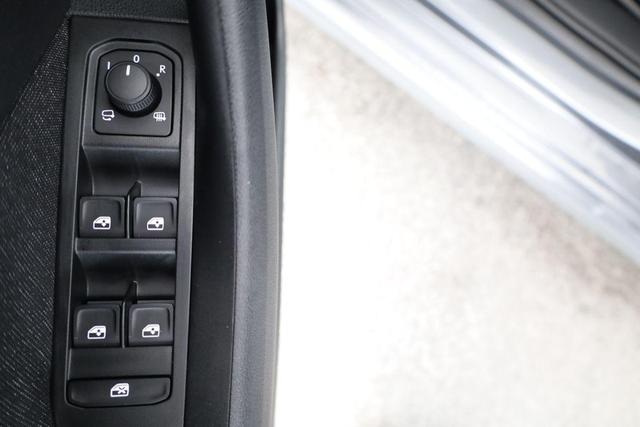 Skoda Kamiq Selection 1.0 TSI DSG 130 Jahre, AHK, LED, Side, ACC, Kamera, el. Klappe, Winter, 17-Zoll 