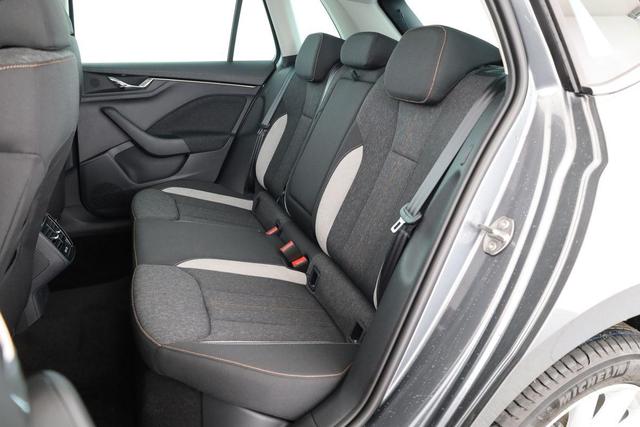 Skoda Kamiq Selection 1.0 TSI DSG 130 Jahre, AHK, LED, Side, ACC, Kamera, el. Klappe, Winter, 17-Zoll 