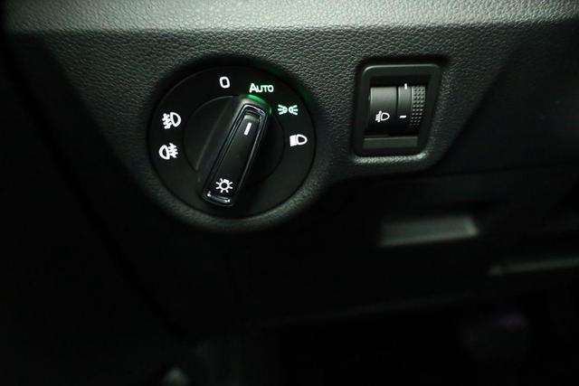 Skoda Kamiq Selection 1.0 TSI DSG 130 Jahre, LED, Side, ACC, Kamera, el. Klappe, Winter, 17-Zoll 