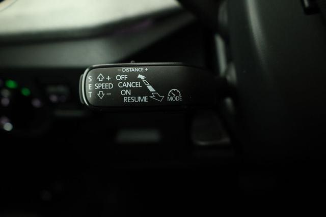 Skoda Kamiq Selection 1.0 TSI DSG 130 Jahre, LED, Side, ACC, Kamera, el. Klappe, Winter, 17-Zoll 