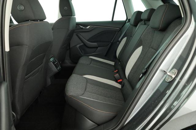 Skoda Kamiq Selection 1.0 TSI DSG 130 Jahre, LED, Side, ACC, Kamera, el. Klappe, Winter, 17-Zoll 