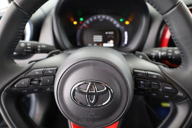 Toyota Aygo X Undercover 1.0 KAT Undercover, LED, ACC, Kamera, 18-Zoll 