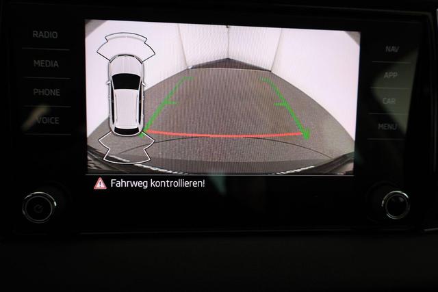 Skoda Karoq Style 1.5 TSI DSG Style, AHK, LED, Navi, el. Klappe, 1. Hand 