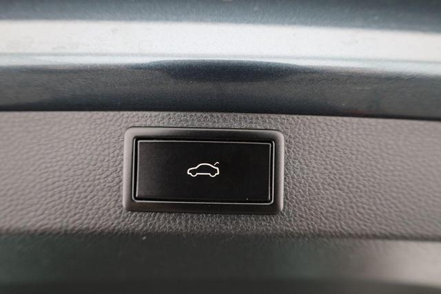 Skoda Karoq Style 1.5 TSI DSG Style, AHK, LED, Navi, el. Klappe, 1. Hand 