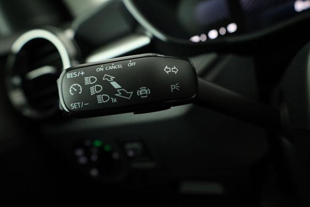 Skoda Fabia Selection 1.0 TSI 130 Jahre, LED, Kamera, Winter, Sunset, 15-Zoll 