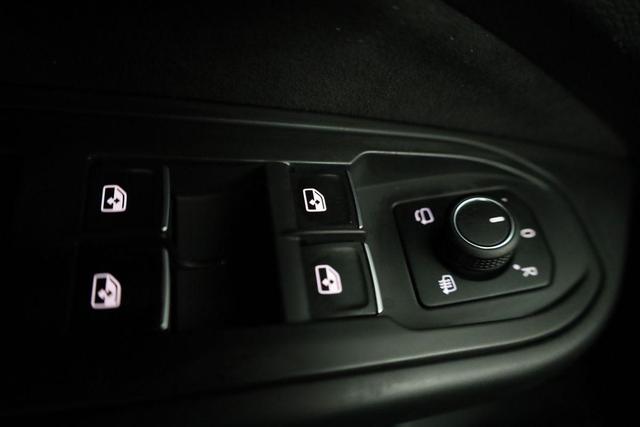 Volkswagen Golf 2.0 TSI 195 kW GTI VIII DSG, Navi, Side, Matrix, Kamera, Winter, 19-Zoll 