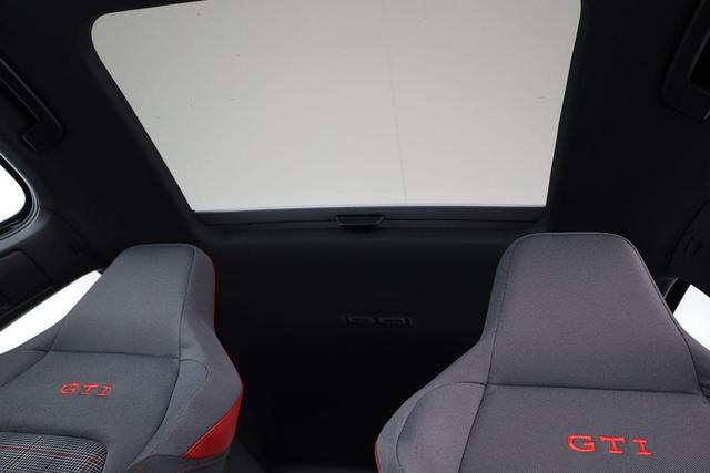 Volkswagen Golf 2.0 TSI 195 kW GTI VIII DSG, Navi, Side, Matrix, Kamera, Winter, 19-Zoll 