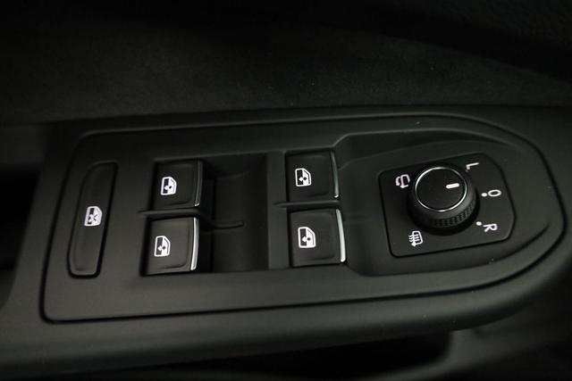 Volkswagen Golf 2.0 TSI 195 kW GTI VIII DSG, Navi, Side, Matrix, Kamera, Winter, 19-Zoll 