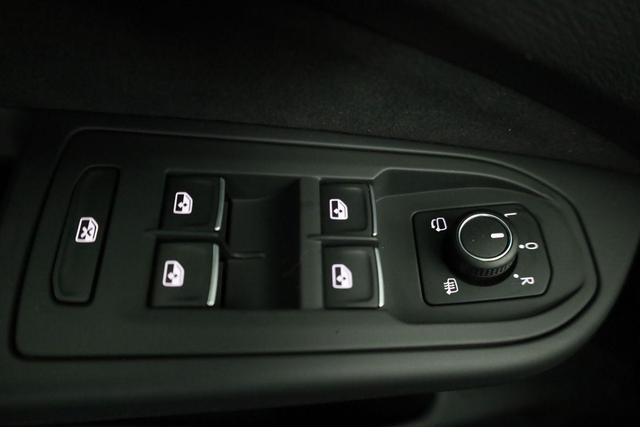 Volkswagen Golf 1.5 TSI 110 kW R-Line VIII Variant R-LINE, AHK, easyOpen, Kamera, LED-Plus, 3-J Garantie 