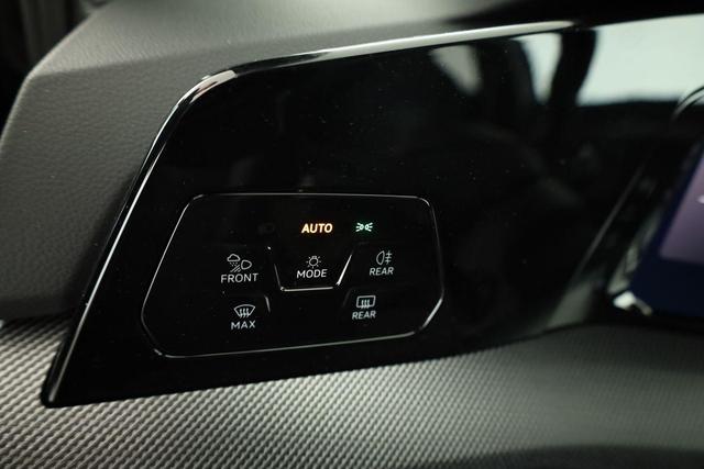 Volkswagen Golf 1.5 TSI 110 kW R-Line VIII Variant R-LINE, AHK, easyOpen, Kamera, LED-Plus, 3-J Garantie 