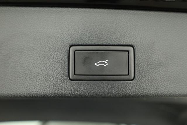 Volkswagen Golf 1.5 TSI 110 kW R-Line VIII Variant R-LINE, AHK, easyOpen, Kamera, LED-Plus, 3-J Garantie 