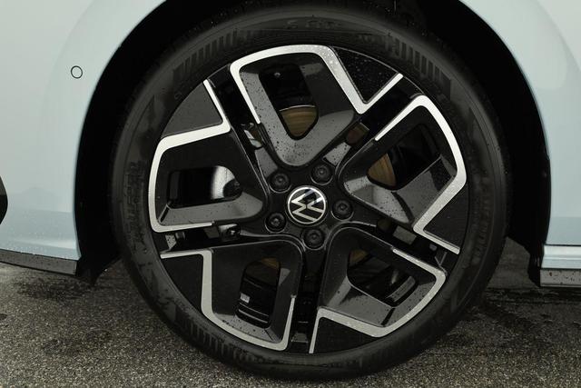 Volkswagen Golf 1.5 TSI 110 kW R-Line VIII Variant R-LINE, AHK, easyOpen, Kamera, LED-Plus, 3-J Garantie 