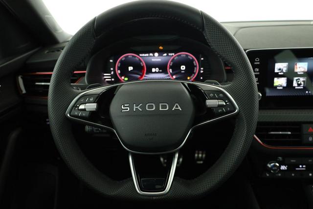 Skoda Kamiq Monte Carlo 1.5 TSI DSG Carlo, Pano, AHK, IQ.Light, Side, Kamera, Winter, 17-Zoll 