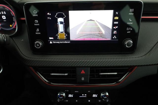 Skoda Kamiq Monte Carlo 1.5 TSI DSG Carlo, Pano, AHK, IQ.Light, Side, Kamera, Winter, 17-Zoll 